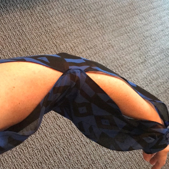 Blue/Black pattern LRG sheer top - Picture 8 of 8